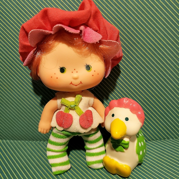 VTG Strawberry Shortcake Cherry Cuddler & pet - Picture 1 of 1